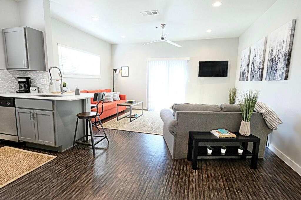 The Kozy Urban Dallas Flat Esterno foto